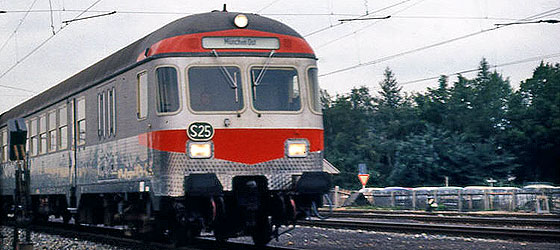 Bild: Ein BDnrz740 als S25 zum Ostbahnhof ohne Halt durch Daglfing, 11. September 1972. © Paul Müller [hier klicken zur Vergrößerung]